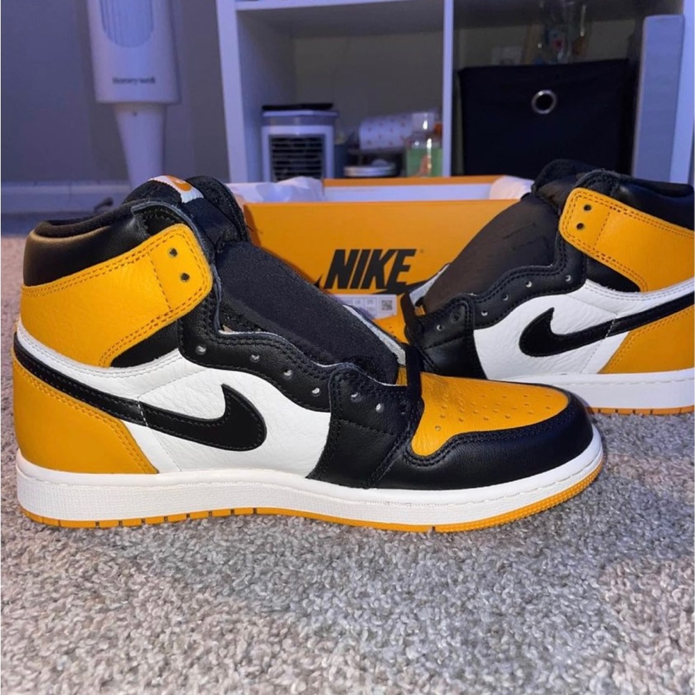 Brand new Jordan 1 high taxis